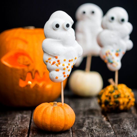 Halloween Meringue Ghost Lollies