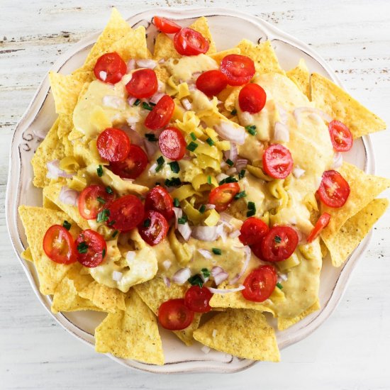 Vegan cheesy nachos