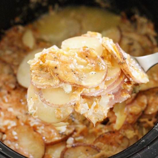 Slow Cooker Scalloped Potatoes