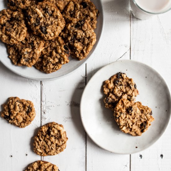 Almond cherry oat cookies