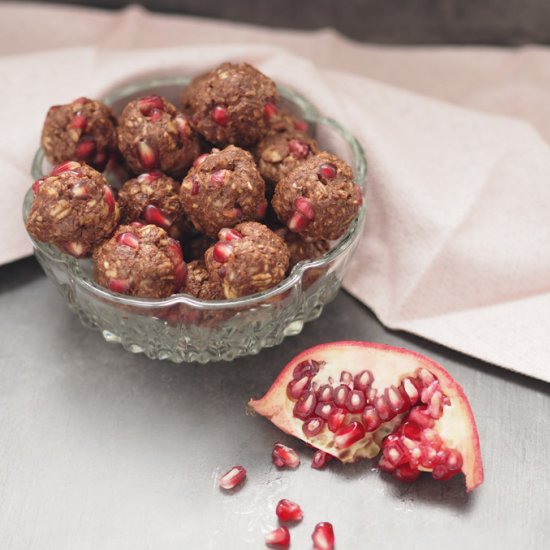 Raw chocolate pomegranate oat bites