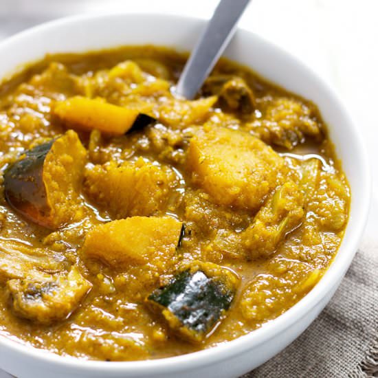 Vegan Acorn Squash Curry Soup