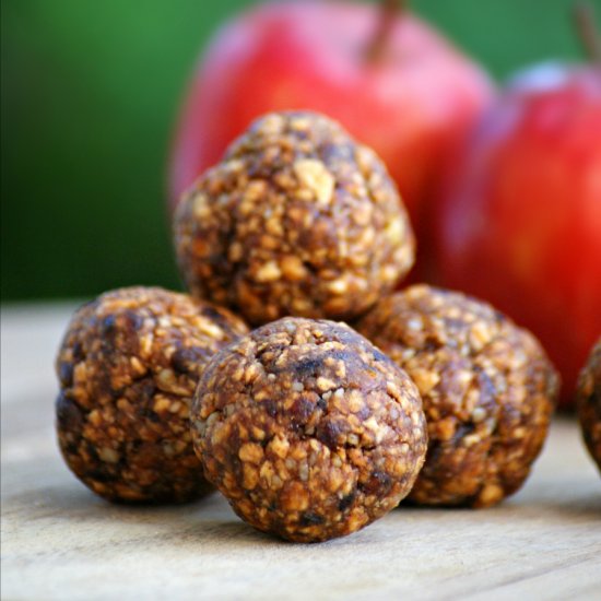 Paleo Apple Pie Energy Bites