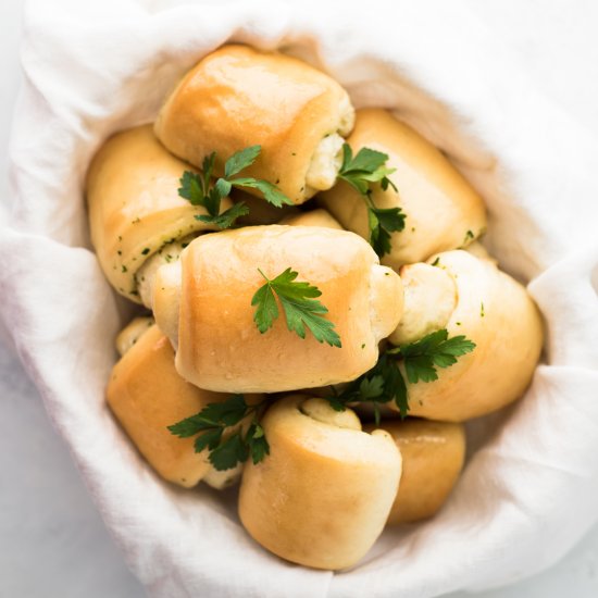 Garlic Butter Dinner Rolls