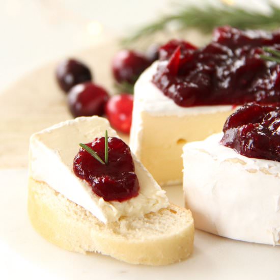 Brie with Cranberry Chutney