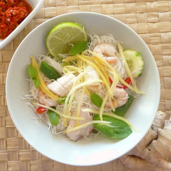 Noodle Salad with Squid and Mango