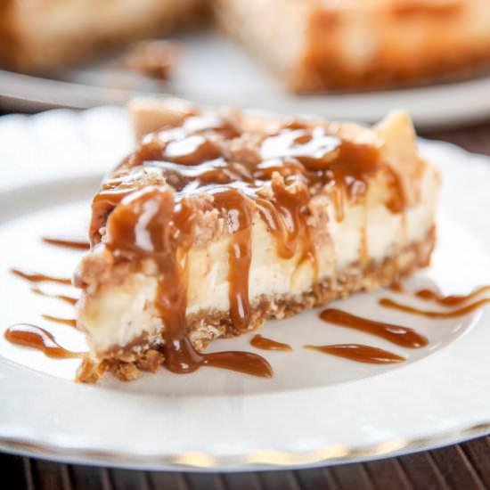 Caramel Apple Crisp Cheesecake