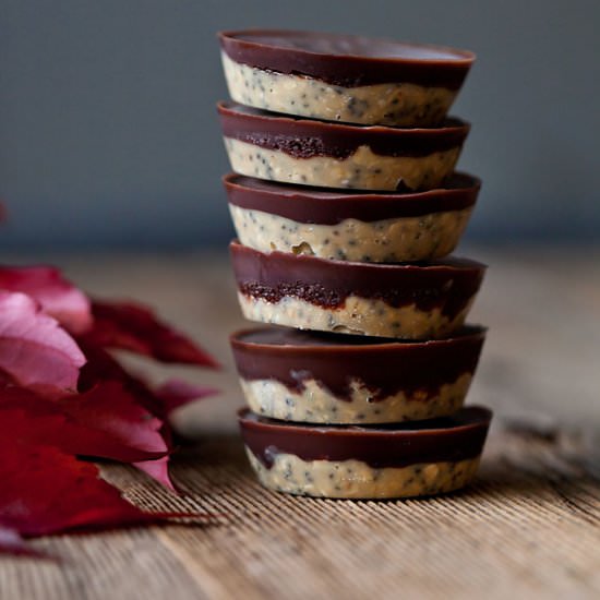 Raw cashew butter chocolate cups