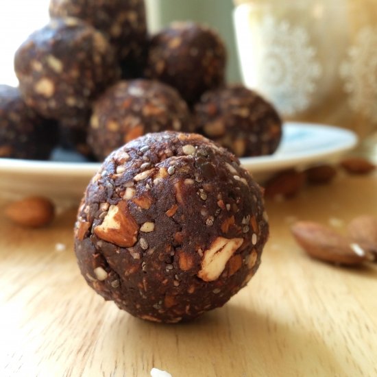 Almond and Cacao Balls