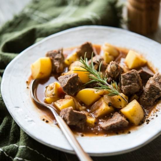 Rustic Beef & Potato Slow Cooker Soup