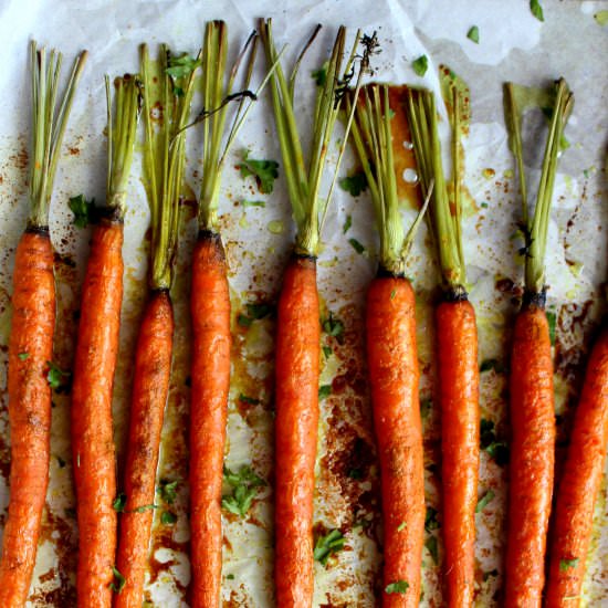 Maple Turmeric Roasted Carrots