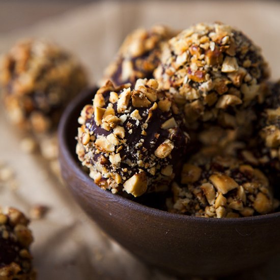 Raw Chocolate Hazelnut Bites