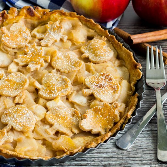 Apple Pie with Vanilla Sauce