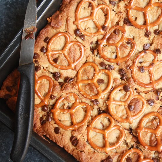 Peanut Butter Pretzel Cookie Bars