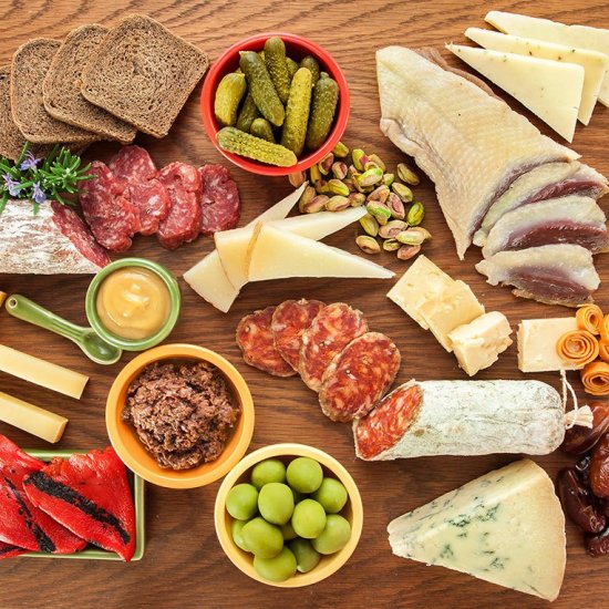 Build A Cheese & Charcuterie Board!