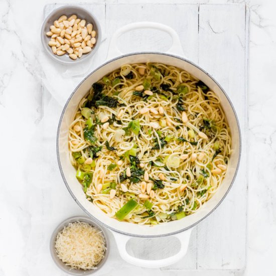 15 Min Garlic Herb Butter Pasta