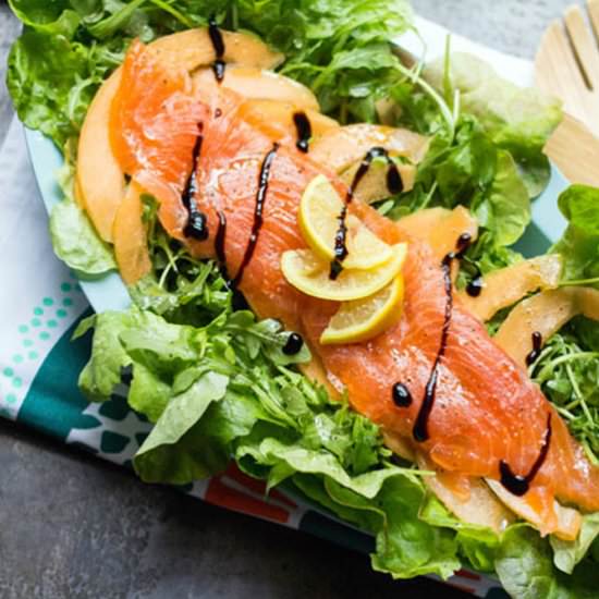 ARUGULA SALAD WITH SMOKED SALMON AN