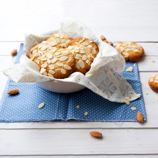 One Bowl Almond Cookies