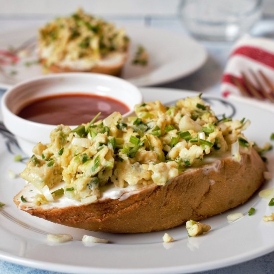 Scrambled Eggs With Green Garlic