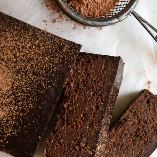 4 Ingredient Chocolate Fudge Cake