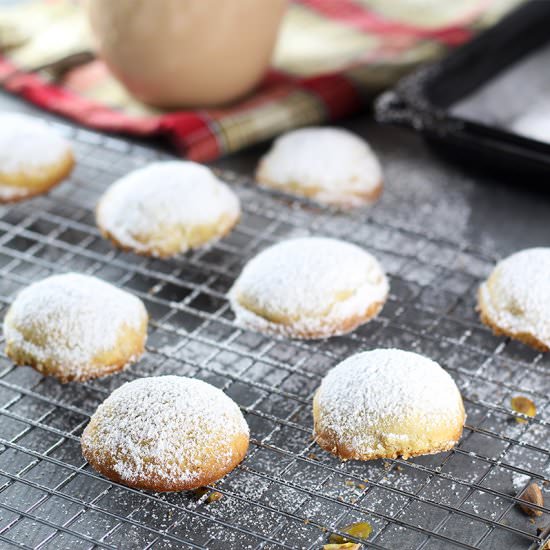 Greek Butter Cookies (Kourabiedes)