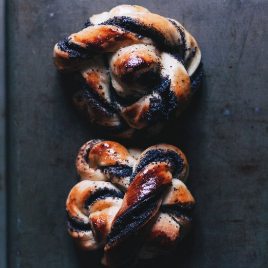 Poppy seed swirl buns