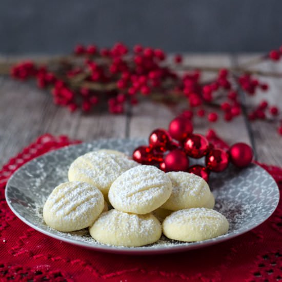 delicious german snowflake cookies