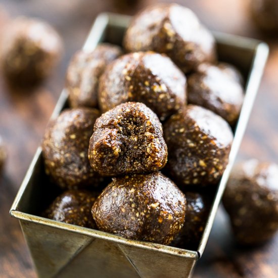 Molasses Ginger Cookie Energy Bites