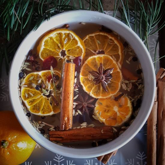 Homemade Holiday Simmer Potpourri