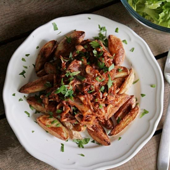 Pulled Jackfruit on Crispy Potatoes