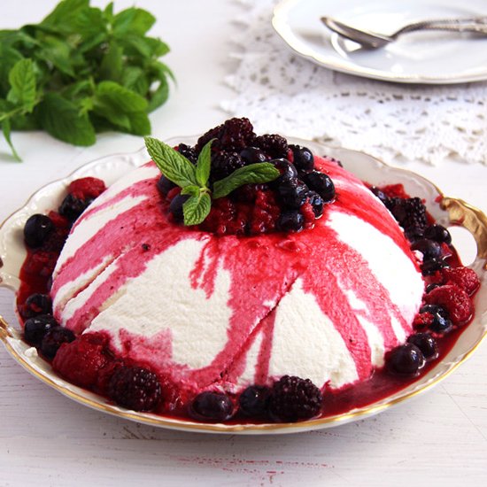 Yogurt Bomb with Berries