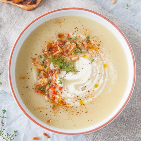 Easy Garlic and Potato Cream Soup