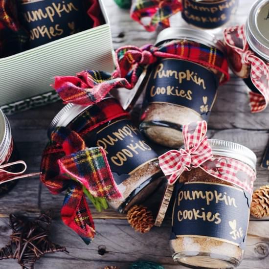 DIY Pumpkin Cookies in a Jar