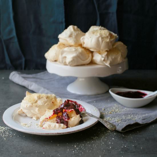 Vanilla meringues with berry sauce