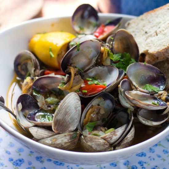 Steamed Clams in Tomato Wine Sauce