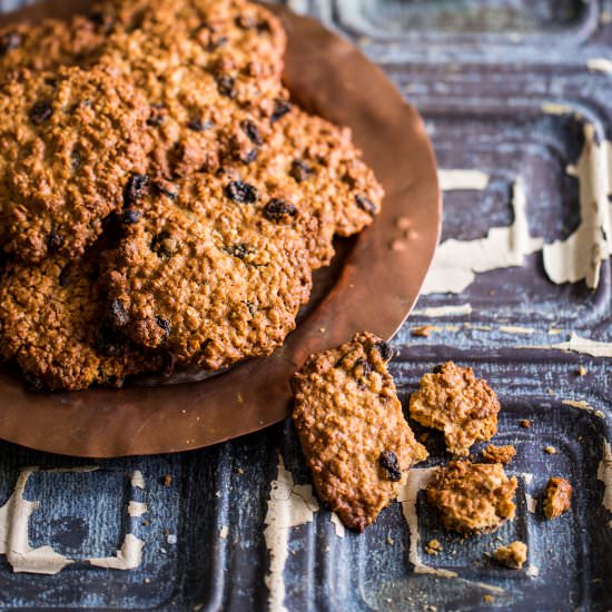 Raisin, oatmeal & cardamon cookies