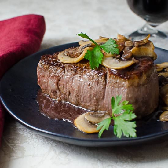 Pan Seared Filet Mignon Bordelaise