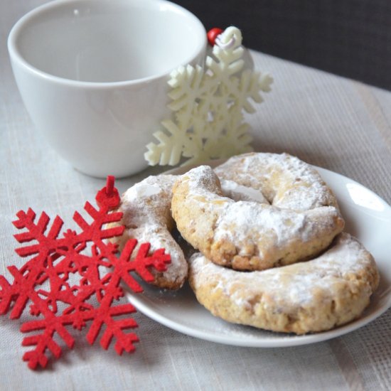 Crescents with Walnuts