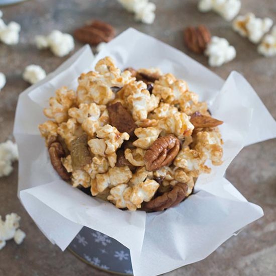 Caramel Popcorn With Apples