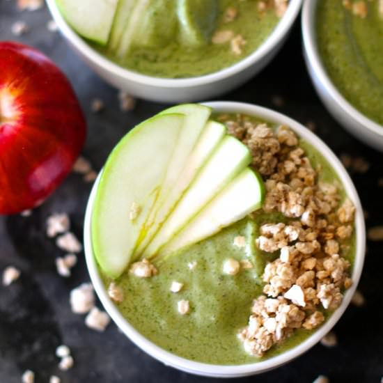 Detoxifying Apple Smoothie Bowls