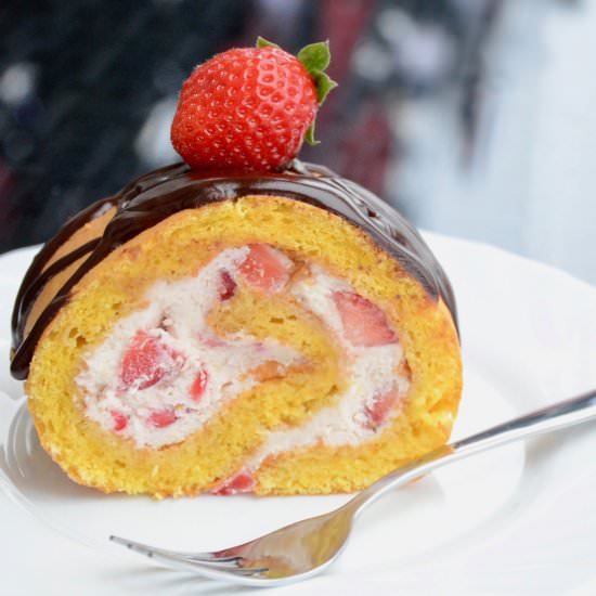 STRAWBERRY AND CHOCOLATE ROLL CAKE