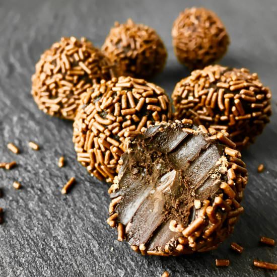 Raw Vegan Chocolate Truffles