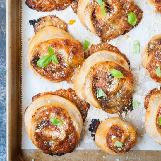 Tomato Pesto Pizza Rolls