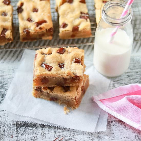 Vegan Chocolate Chunk Blondies