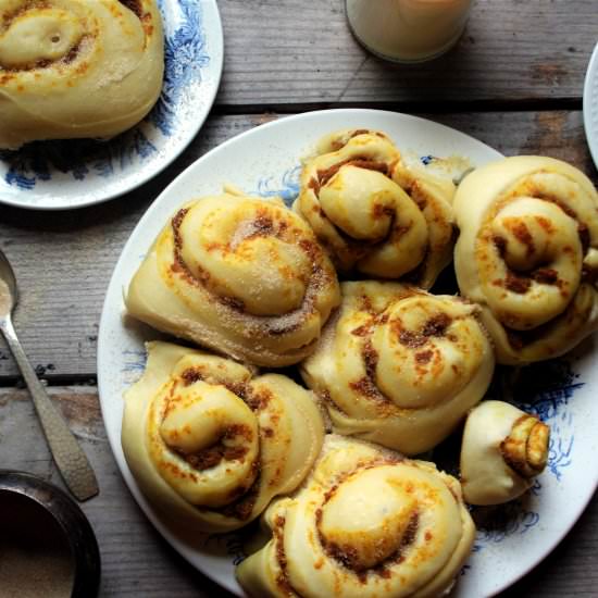 Vegan Pumpkin Cinnamon Rolls