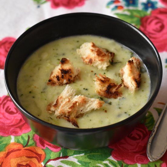 Creamy Broccoli and Zucchini Soup