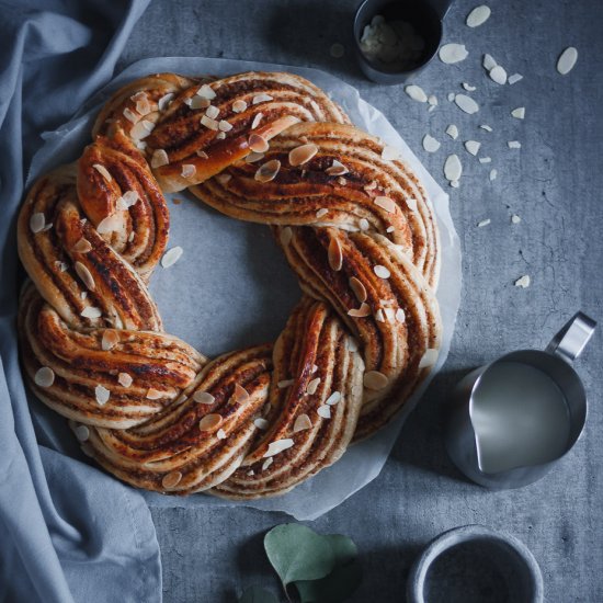 Honey and hazelnut winter wreath