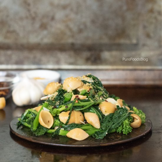 Chickpea pasta with garlic & Rapini