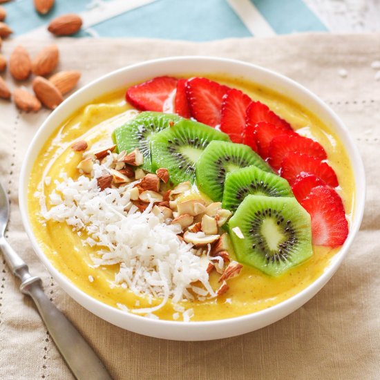 Tropical Turmeric Smoothie Bowl