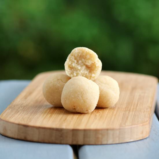 Coconut Cashew Energy Bites